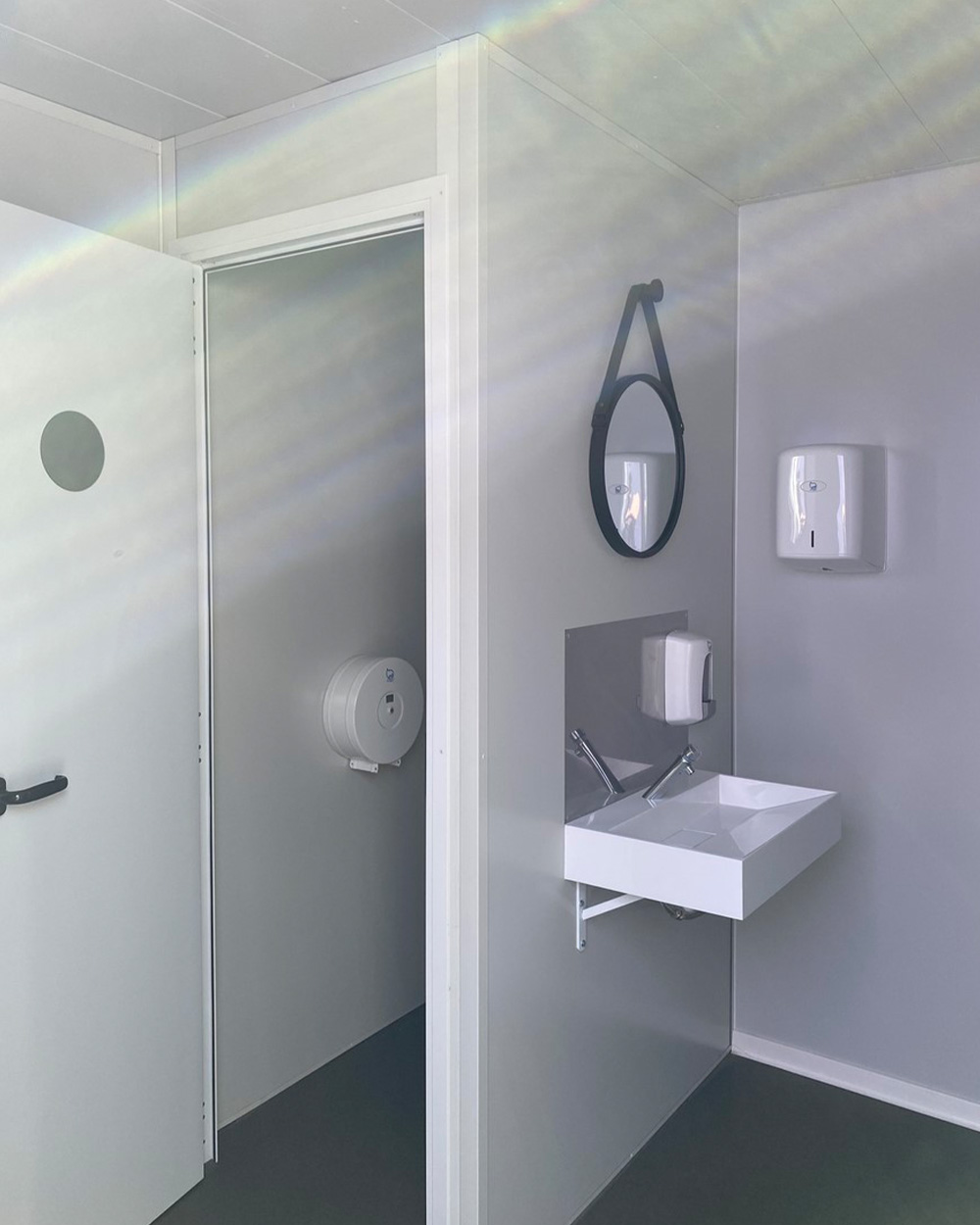 LAVABO ET WC HOMMES module sanitaire multi-postes base-vie Sanilor