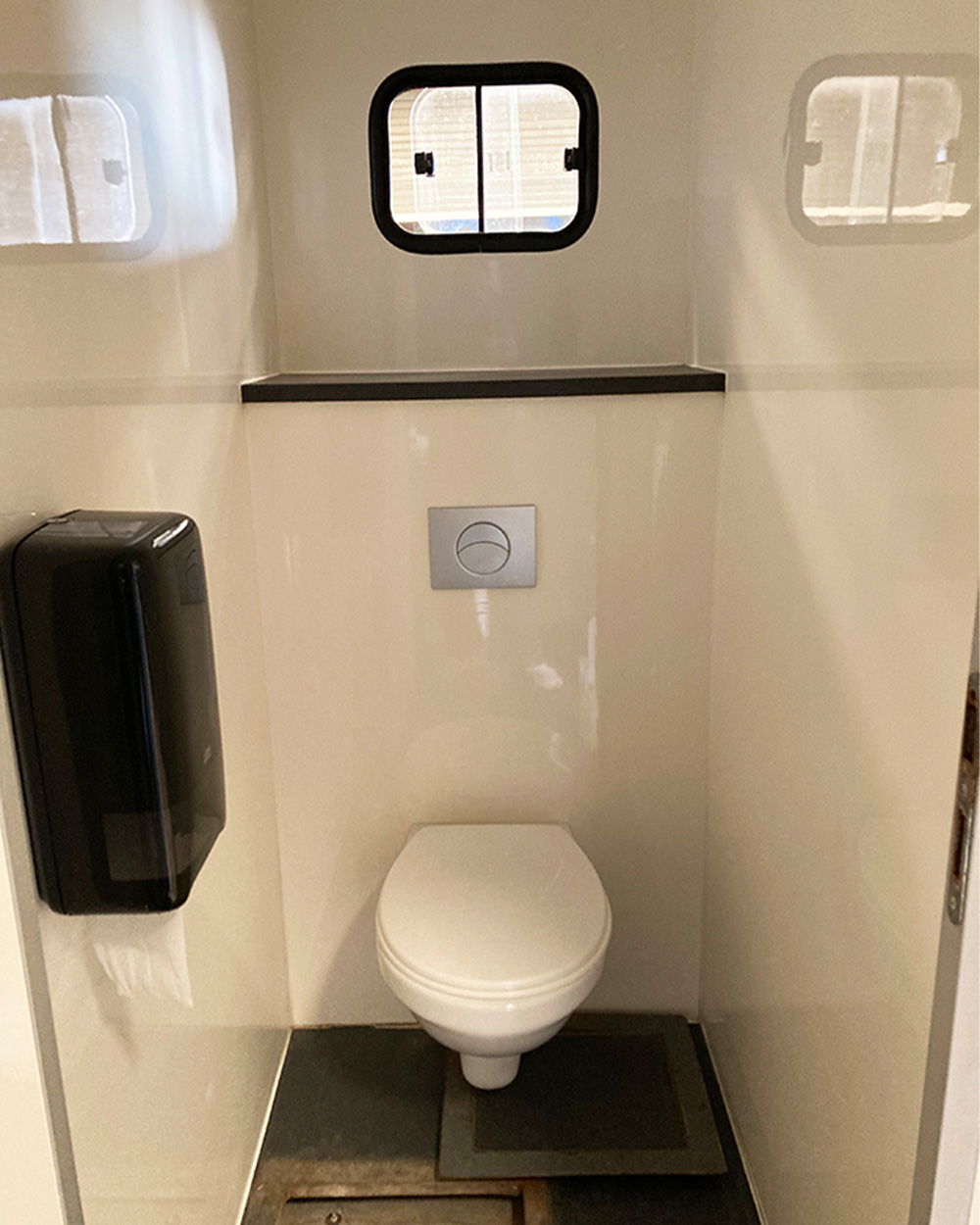 caravane sanitaire VIP Sanilor-interieur-wc