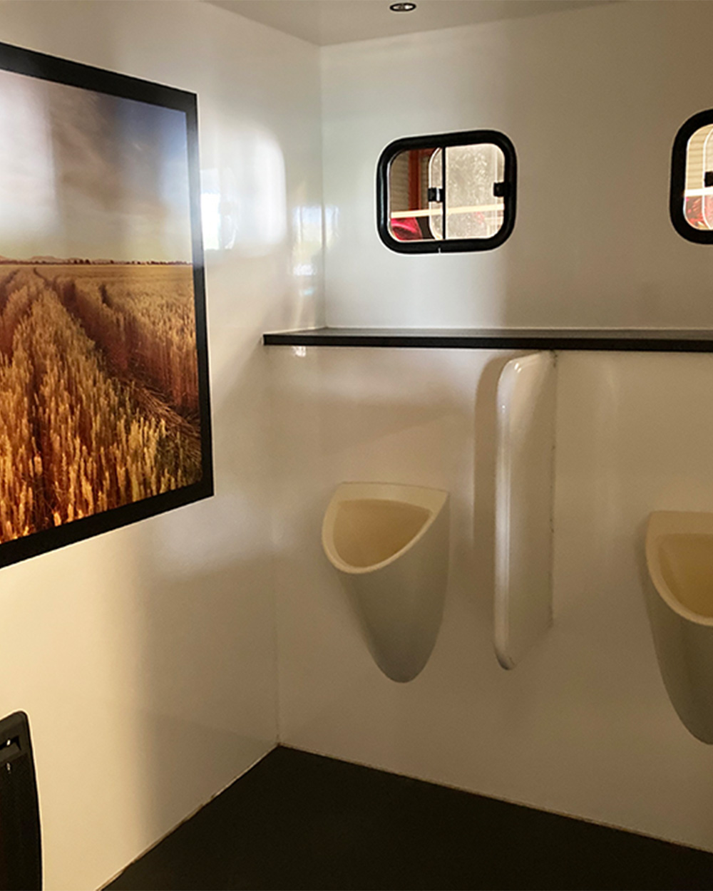 caravane sanitaire VIP Sanilor-interieux urinoir